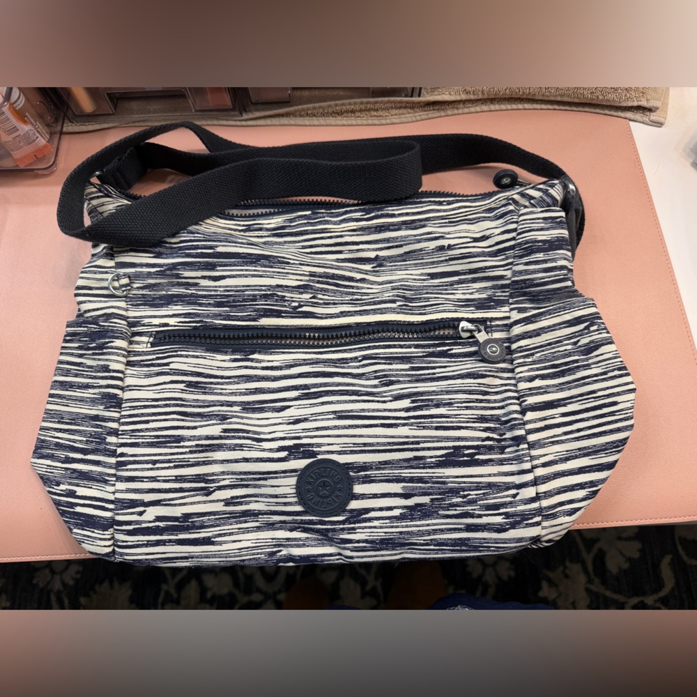 Kipling blue/white stripped bag